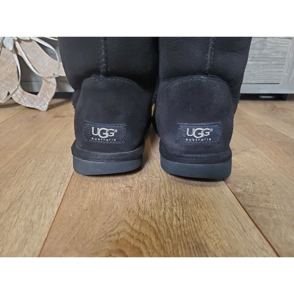Ugg Australia Women's 5825 Classic Short Sheepskin Boots Black Size 7M - Picture 5 of 9